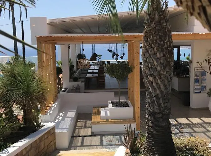 培福克斯蓝色公寓式酒店 4* Pefki